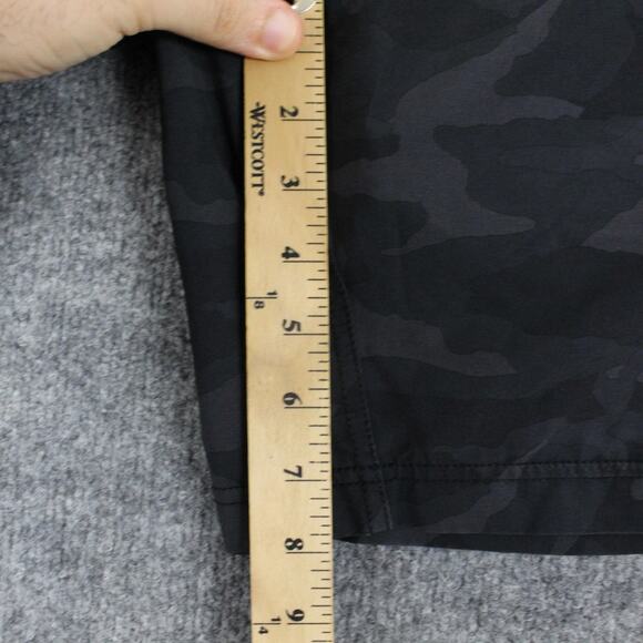 Vuori Shorts Mens Medium Kore Lined 8 Black Camo Athletic Running Gym - Picture 10 of 11